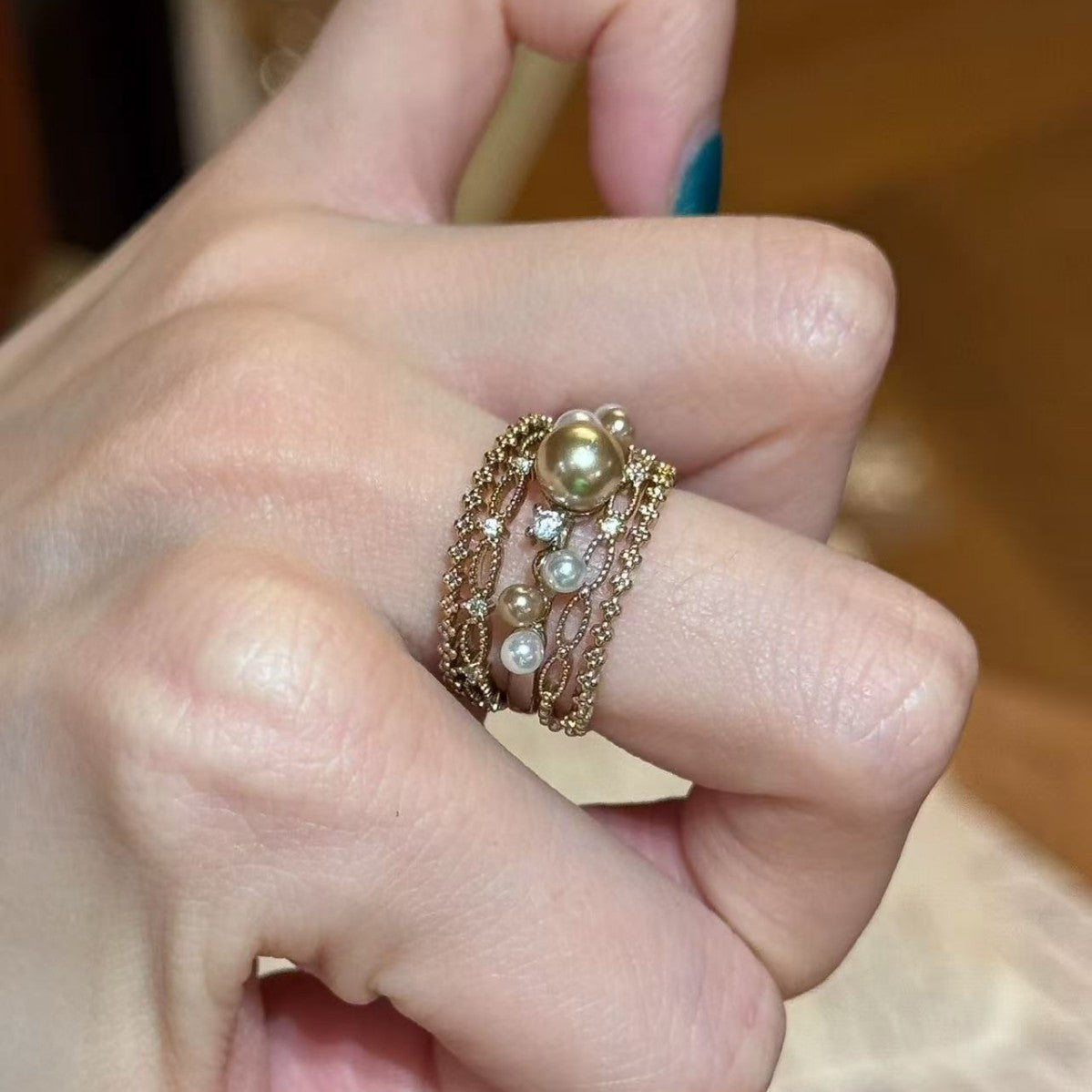 Wholesale Vintage Coffee Gold Hollow Open Ring Zinc Alloy Pearl Flower Design Jewelry Accessory
