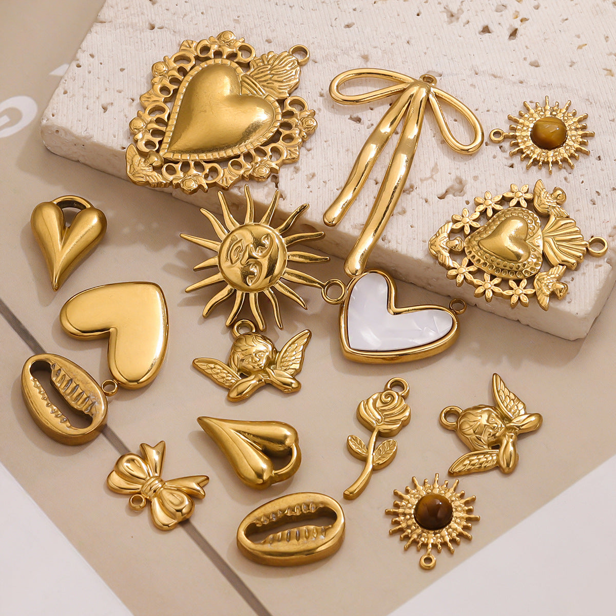 Wholesale 5pcs Stainless steel  retro three-dimensional sun love pendant