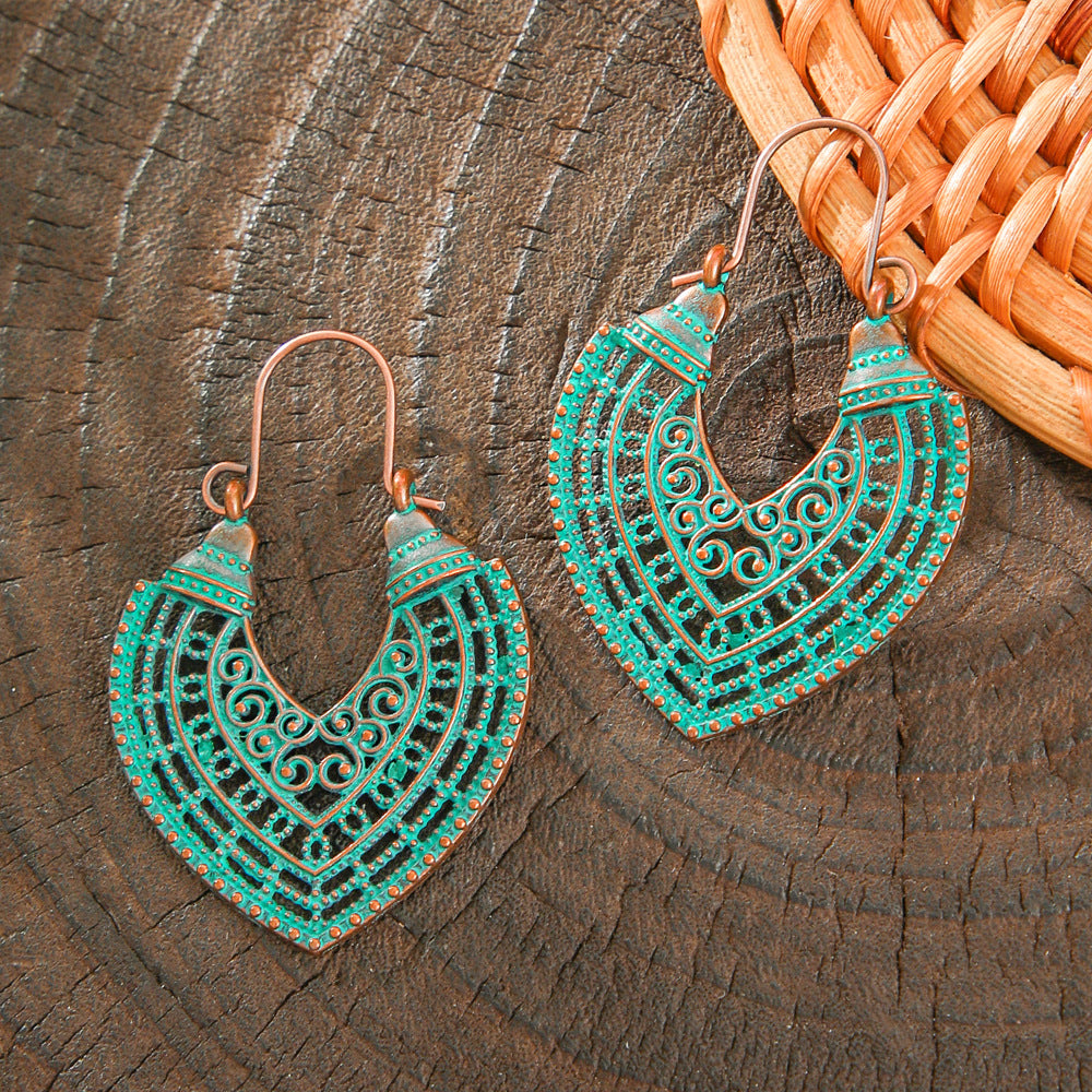 Wholesale Bohemian Retro Metal Hollow Heart Earrings Fashion Accessory Gift for Women