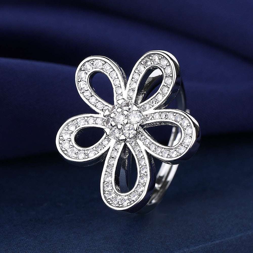 Wholesale five-petal flower three-piece set of luxury diamond ring necklace earrings