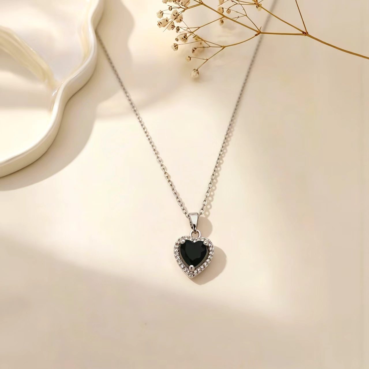Wholesale Gold Plated Titanium Steel Love Necklace with Zircon Pendant Fashion Accessory