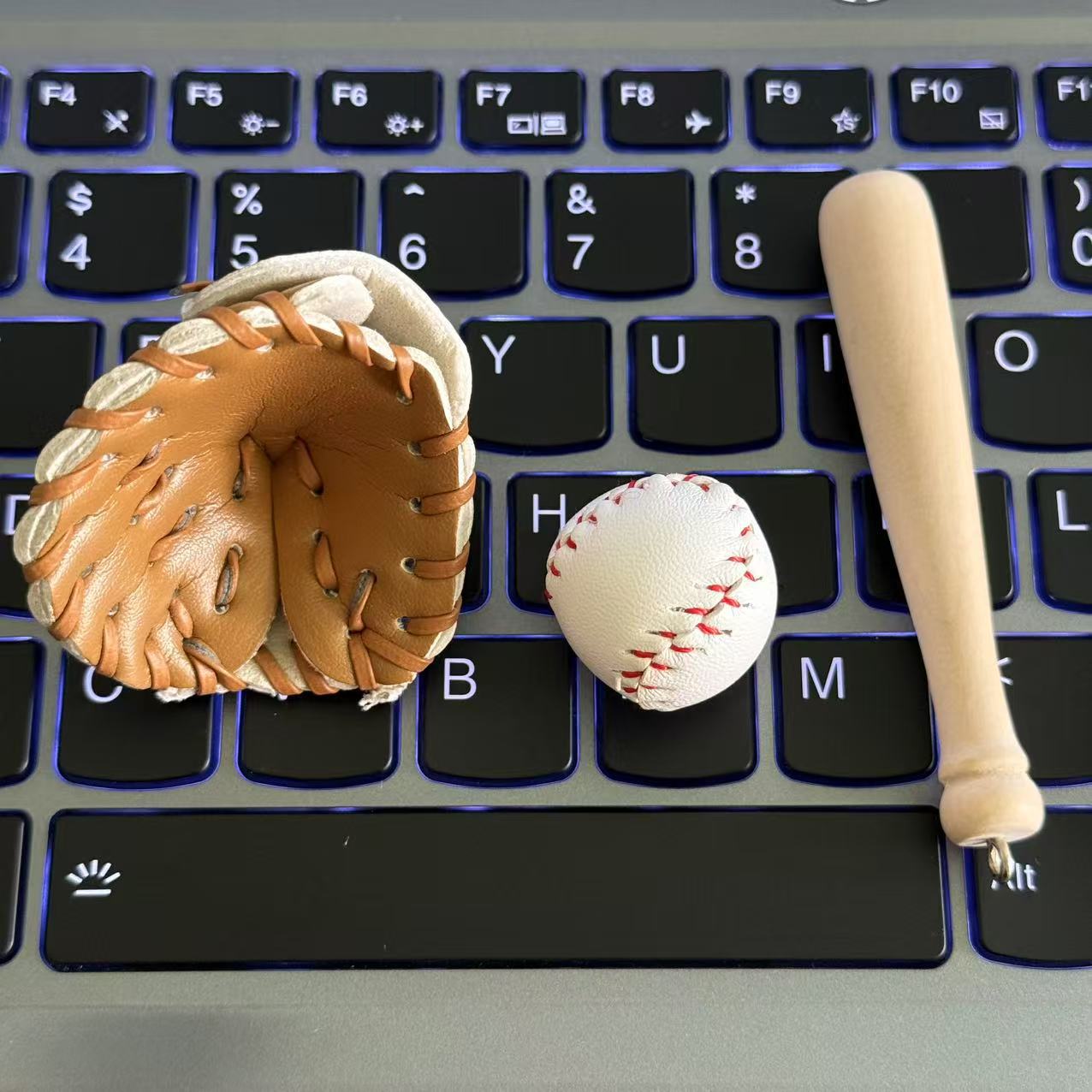 Wholesale Softball Gloves Baseball Keychain