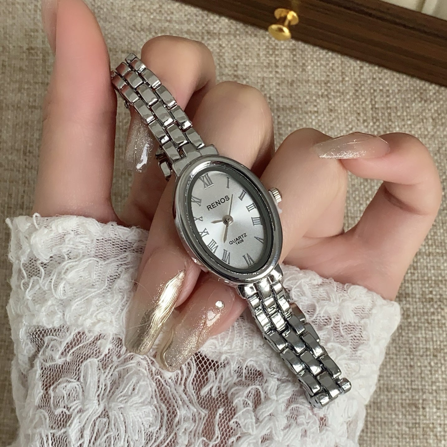 Wholesale Stylish Oval Classic Retro Women S Quartz Watch Everyday Fashion Accessory
