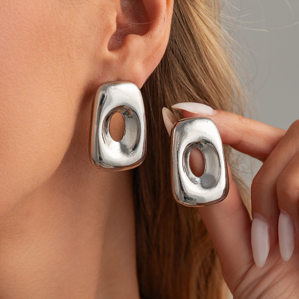 Wholesale Zinc Alloy Geometric Hollow-Out Earrings - Chic Fashion Accessory
