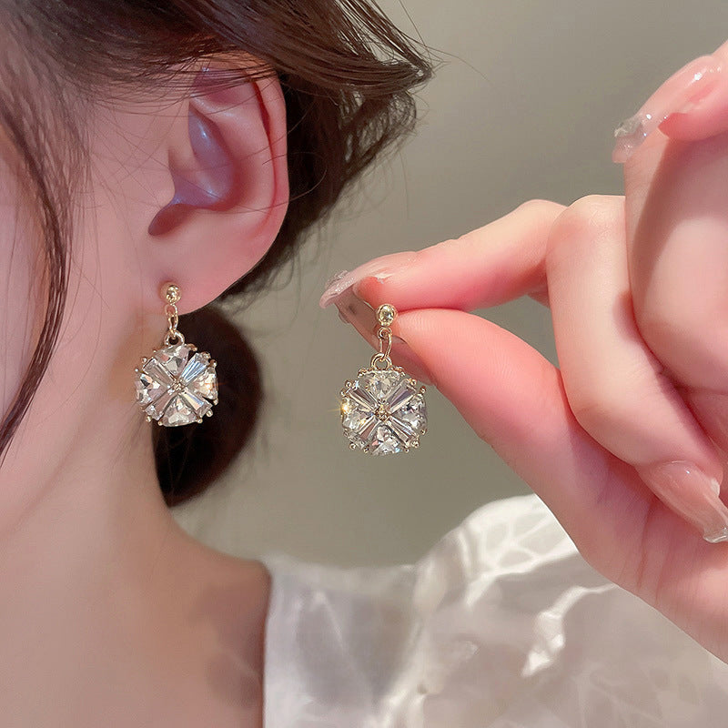 Wholesale electroplated silver needle zircon pearl flower heart earrings