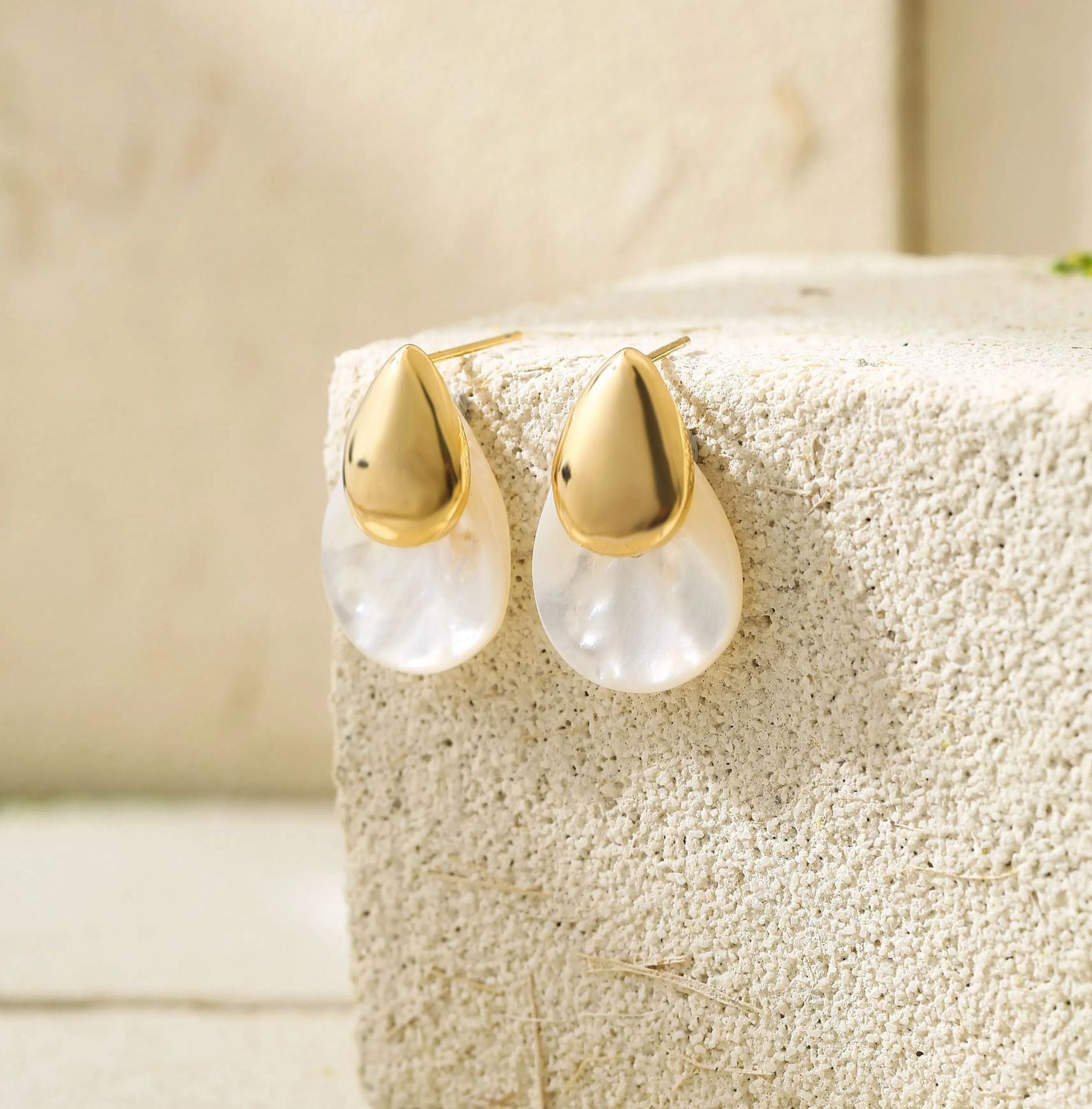 Wholesale Natural mother-of-pearl earrings love heart butterfly earrings