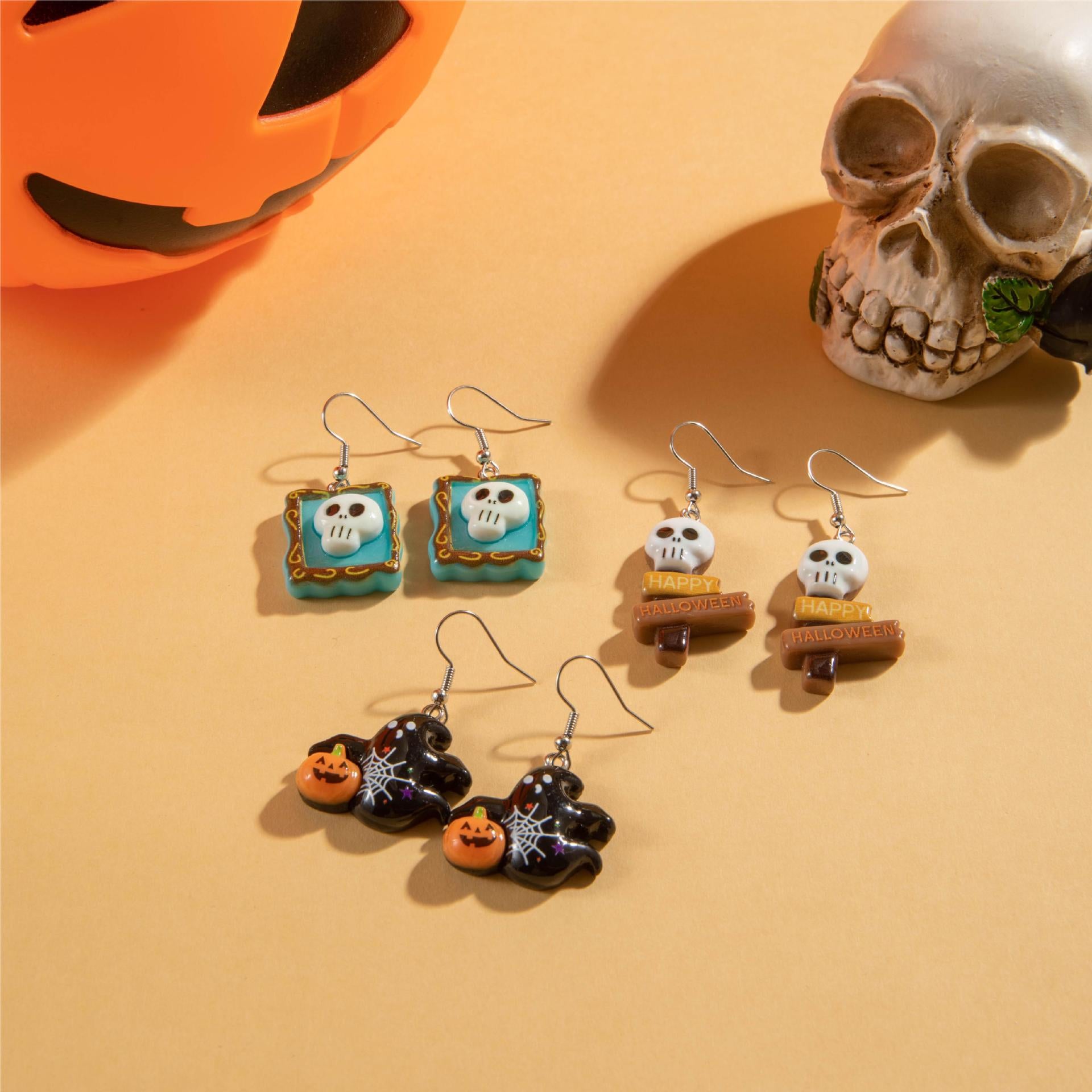 Wholesale  Funny Acrylic Skull Earrings