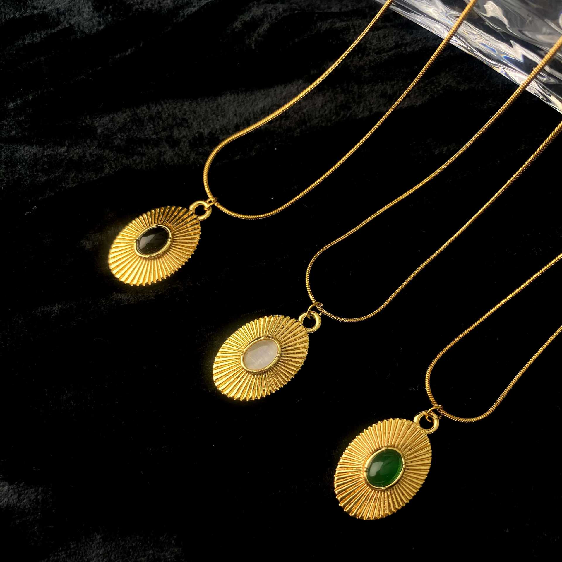Wholesale Light Luxury Geometric Cat' s Eye Stone Necklace Stainless Steel Gold Plated Jewelry Accessory