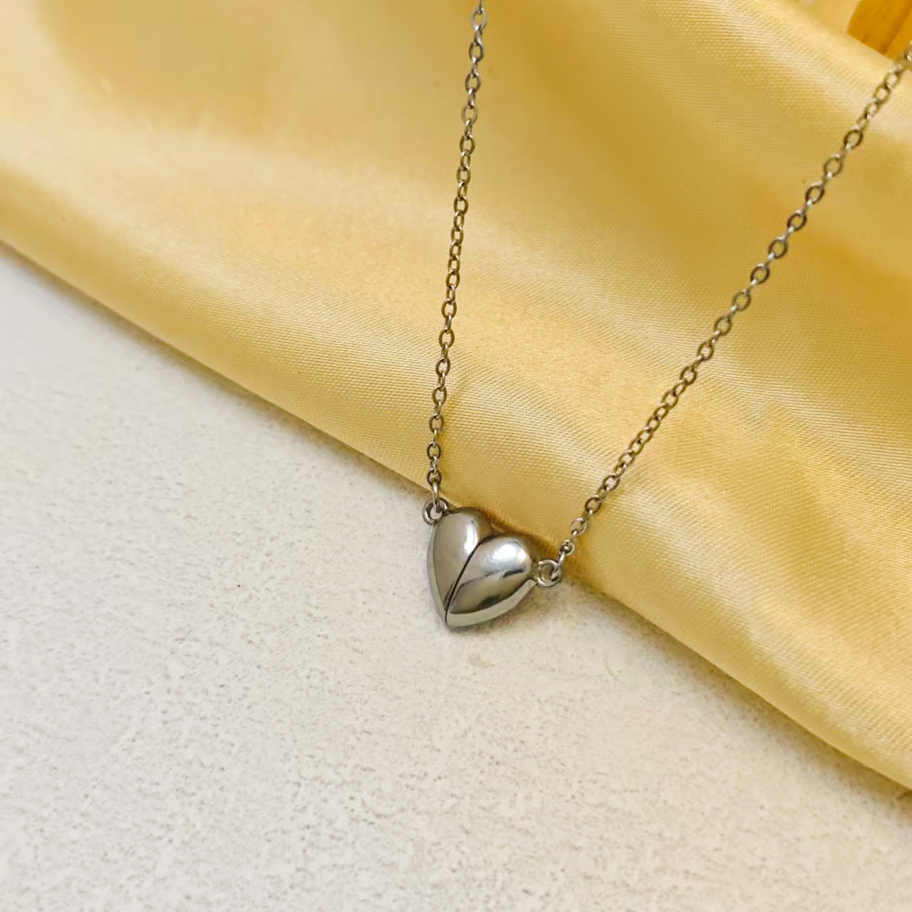 Wholesale Titanium Steel Gold Love Strong Magnet Necklace Fashion Jewelry Accessory Gift