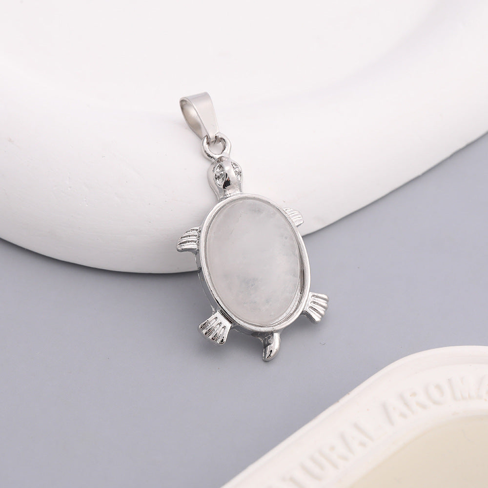 Wholesale Natural color crystal small turtle pendant