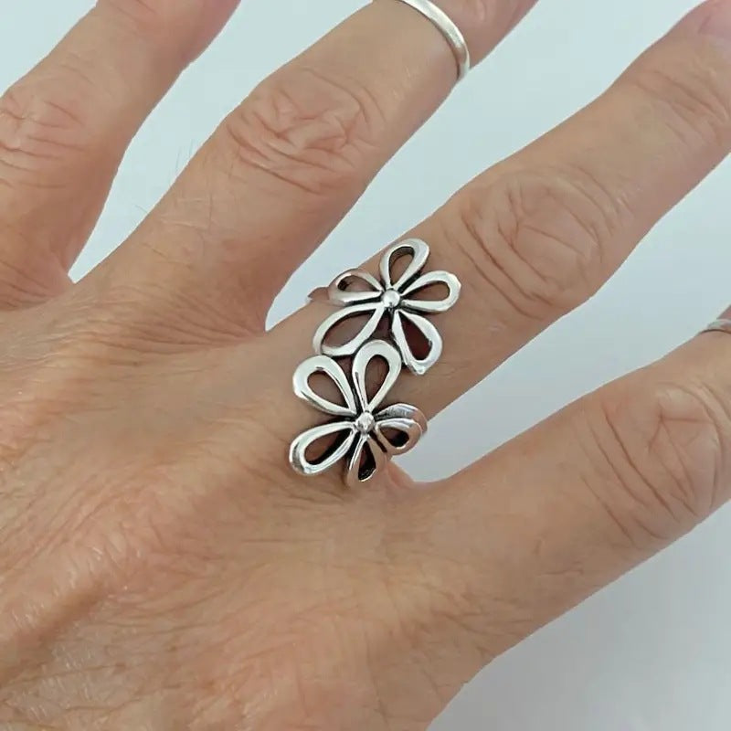 Wholesale  luxury geometric elegant hollow flower ring