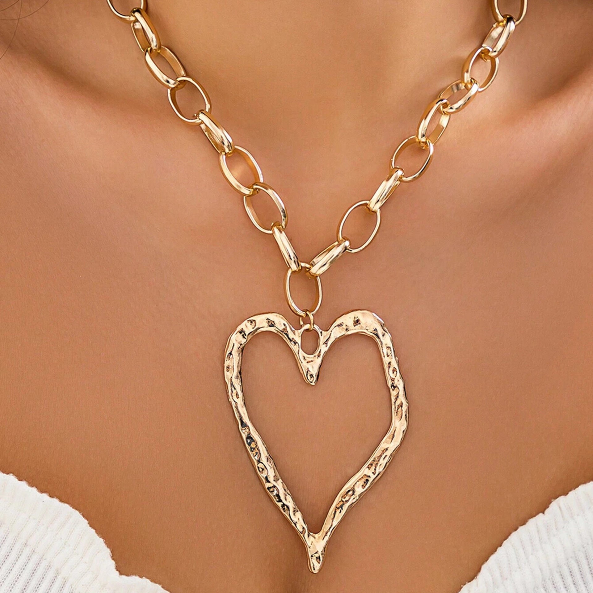 Wholesale Metal Chain Exaggerated Hammered Pattern Heart Pendant Necklace