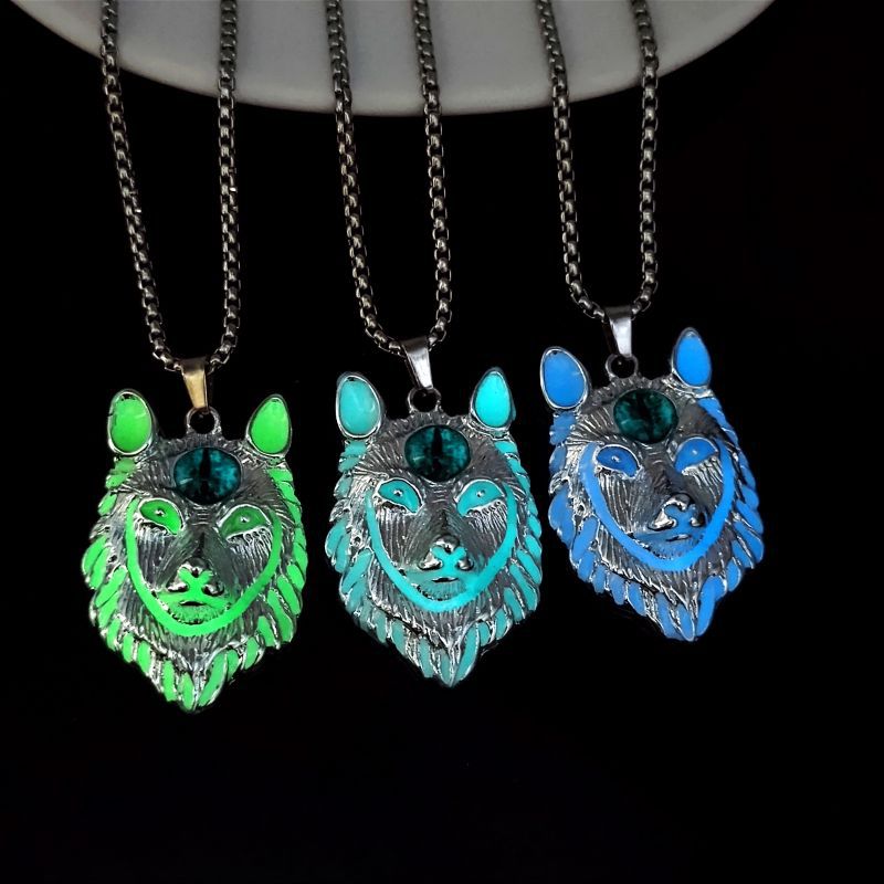 Wholesale Retro Punk Luminous Wolf Head Pendant Animal Men' s  Necklace