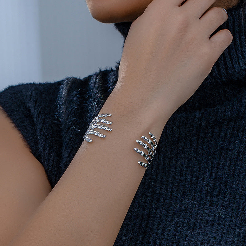 Wholesale  skull metal Paw bracelet all-match high street accessories INS style couple metal silver bracelet