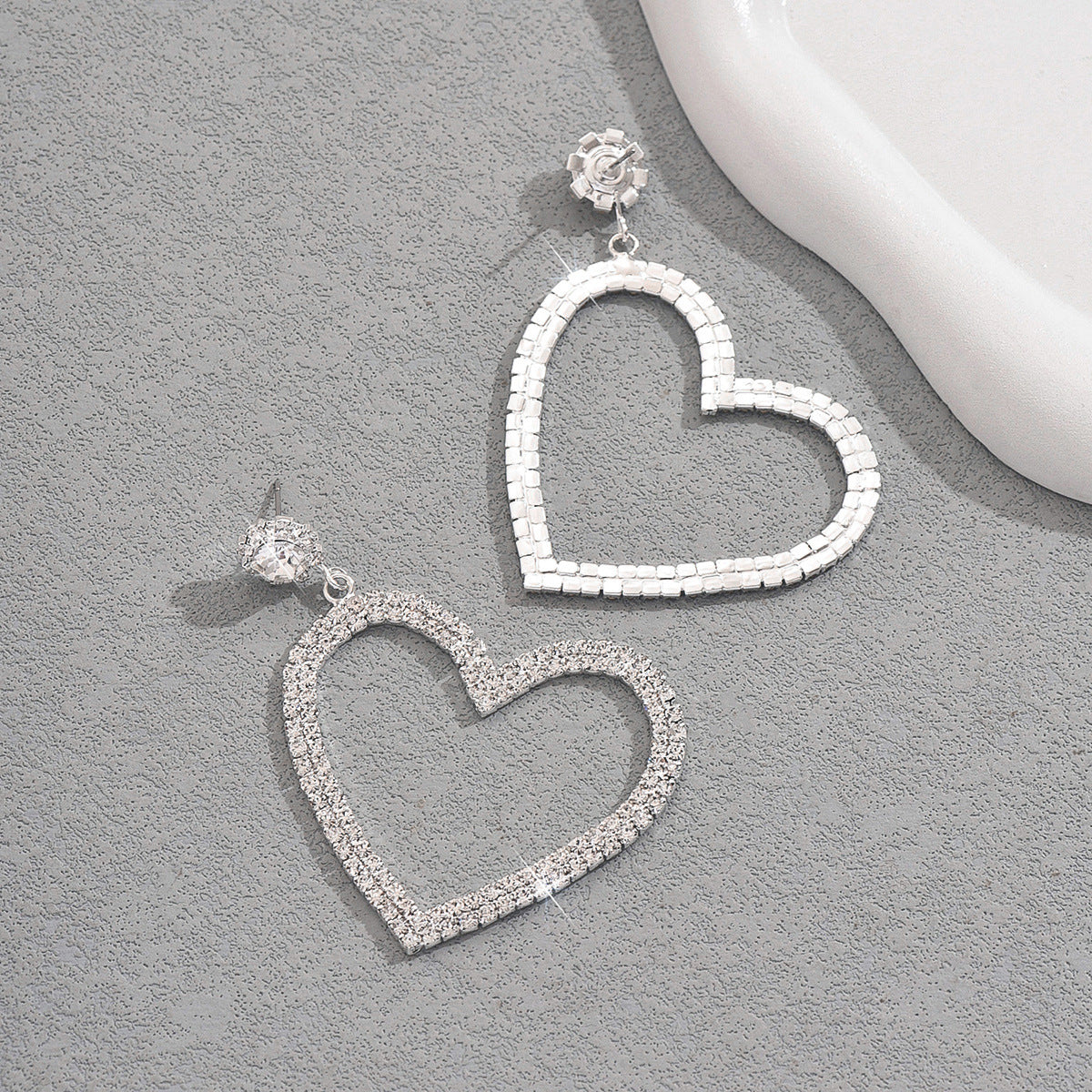 Wholesale fashion love hollow pendant earrings