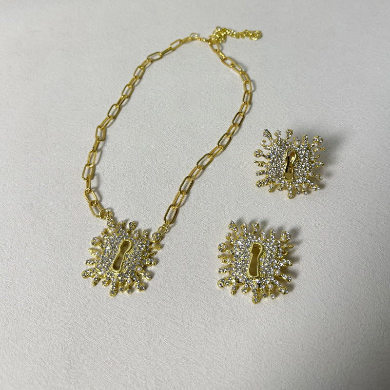 Wholesale  Light Luxury Square Burst Keyhole Pearl Flash Diamond Earrings