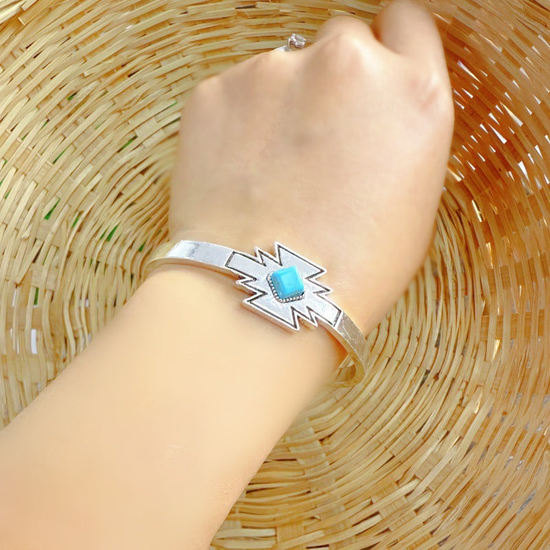 Wholesale Bohemian vintage-inspired geometric shape with synthetic turquoise opening adjustable bracelet
