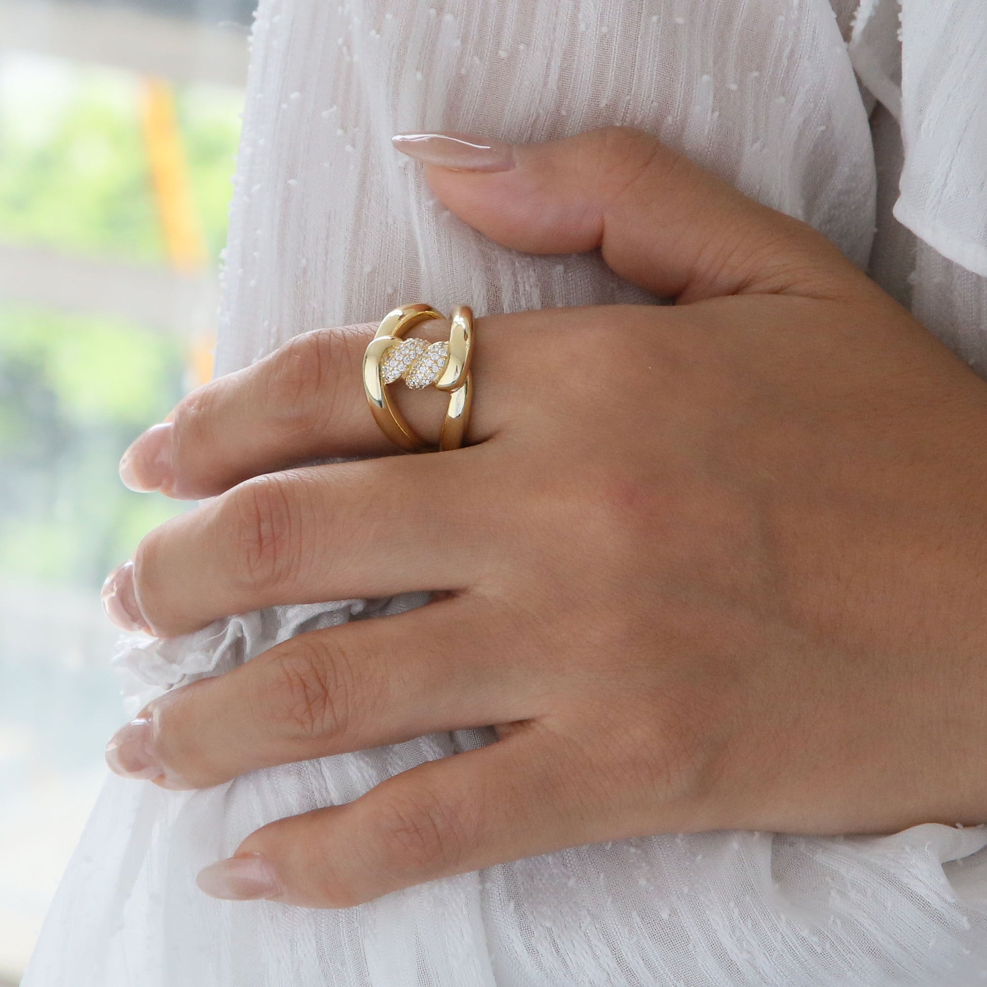 Wholesale 18k Golden Brass Zircon Twist Thread Swivel Button Ring