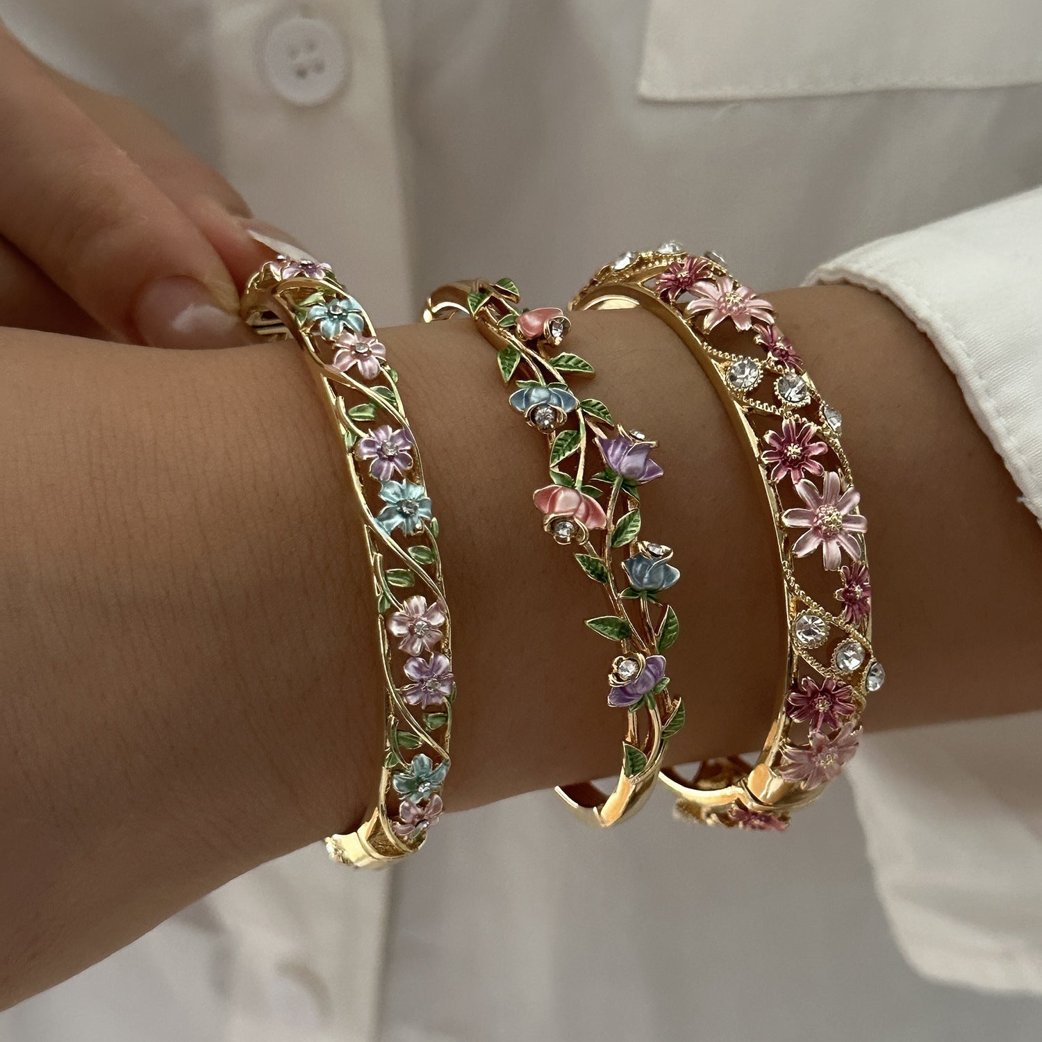 Wholesale Retro Enamel Flower Open Bangle For Women Hollow Out Copper Jewelry Accessory Boutique Resale Party Gift