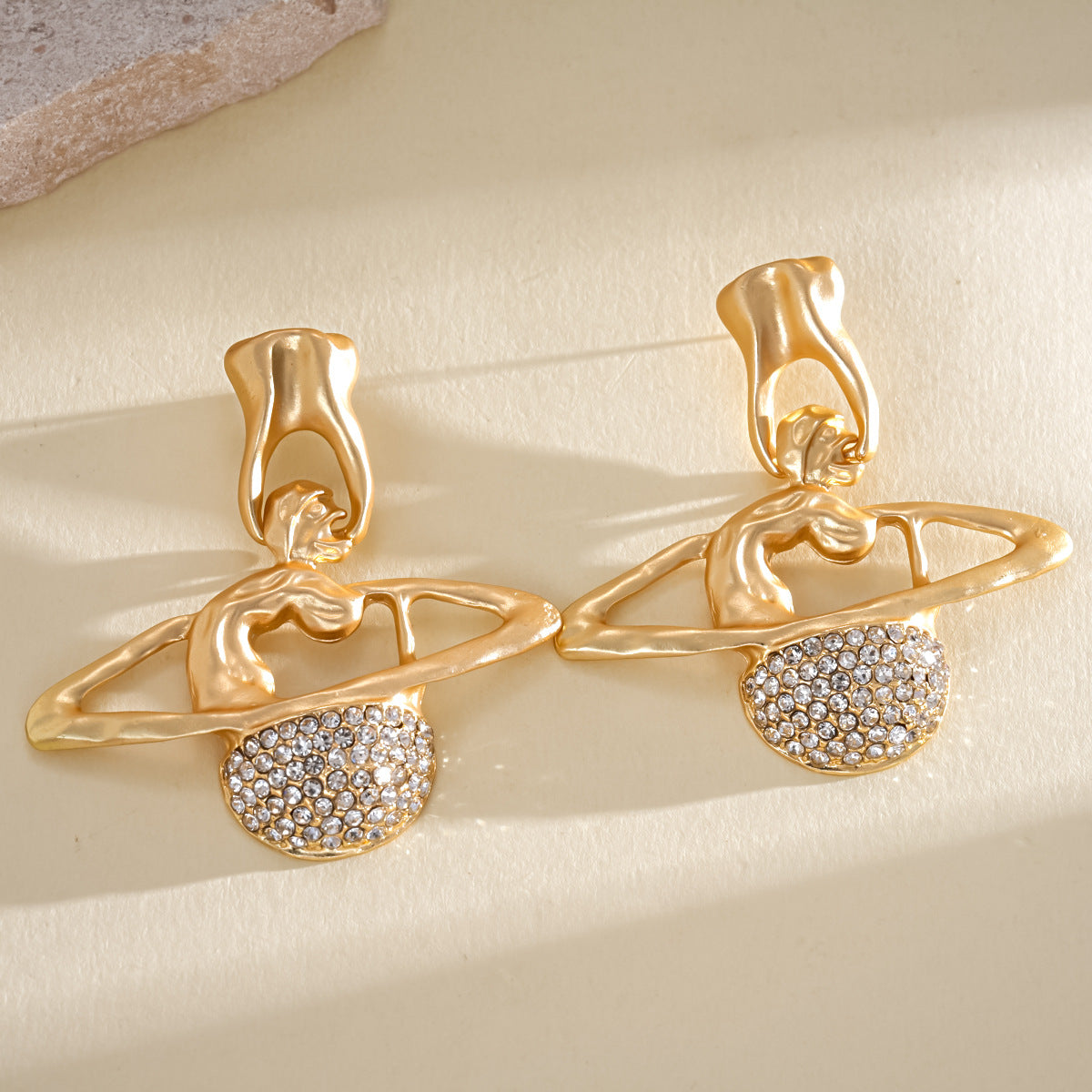 Wholesale Trendy Saturn Star Stud Earrings,  Rhinestone Inlaid Alloy Pierced Earrings for Women,  Fashion Jewelry Gift