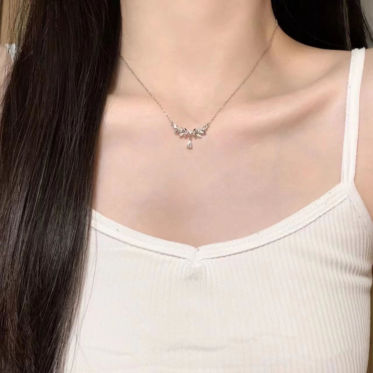 Wholesale Korean Style Heart Pendant Necklace Blue Tear Drop Design Trendy Silver Tone Finish Fashion Jewelry Accessory Casual Gift