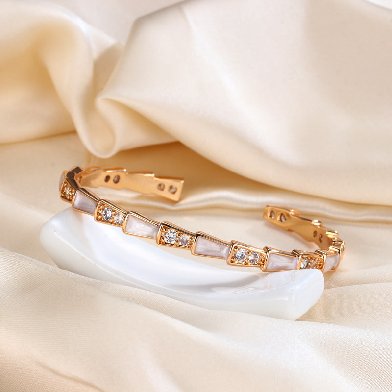 Wholesale Mother-of-Pearl Snake Design Open Bracelet,  Copper Electroplated,  Trendy Jewelry Accessory