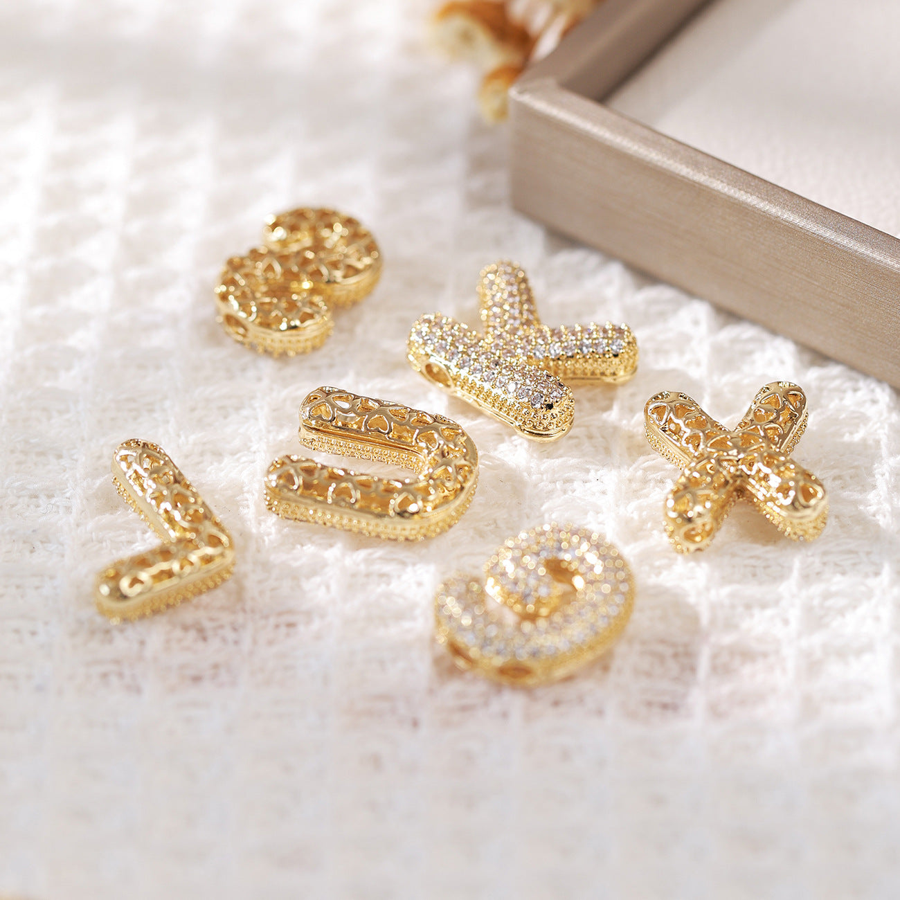 Wholesale Copper Gold Plated Zircon Clavicle Chain Birthday Balloon Letter Necklace ACC-NE-MeiWeite004