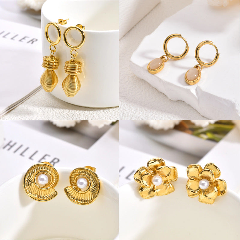 Wholesale Gold Cat' s Eye Stone Stainless Steel Earrings,  Vintage Exaggerated Ear Jewelry,  Light Luxury High-End Retro Floral Pearl Stud Earrings for Women
