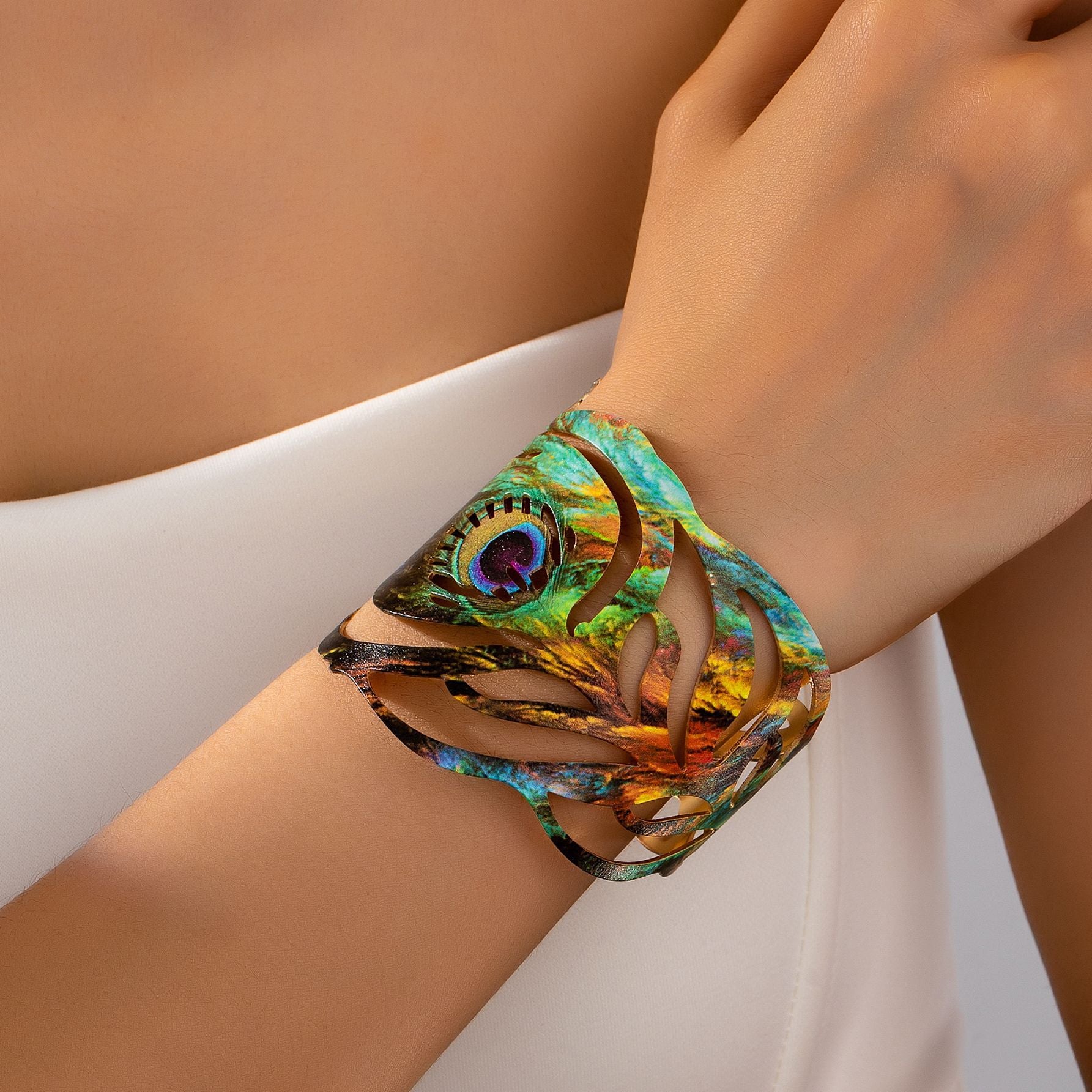Wholesale Palace Style Peacock Print Alloy Bracelet For Women Party Street Fashion Jewelry Accessory