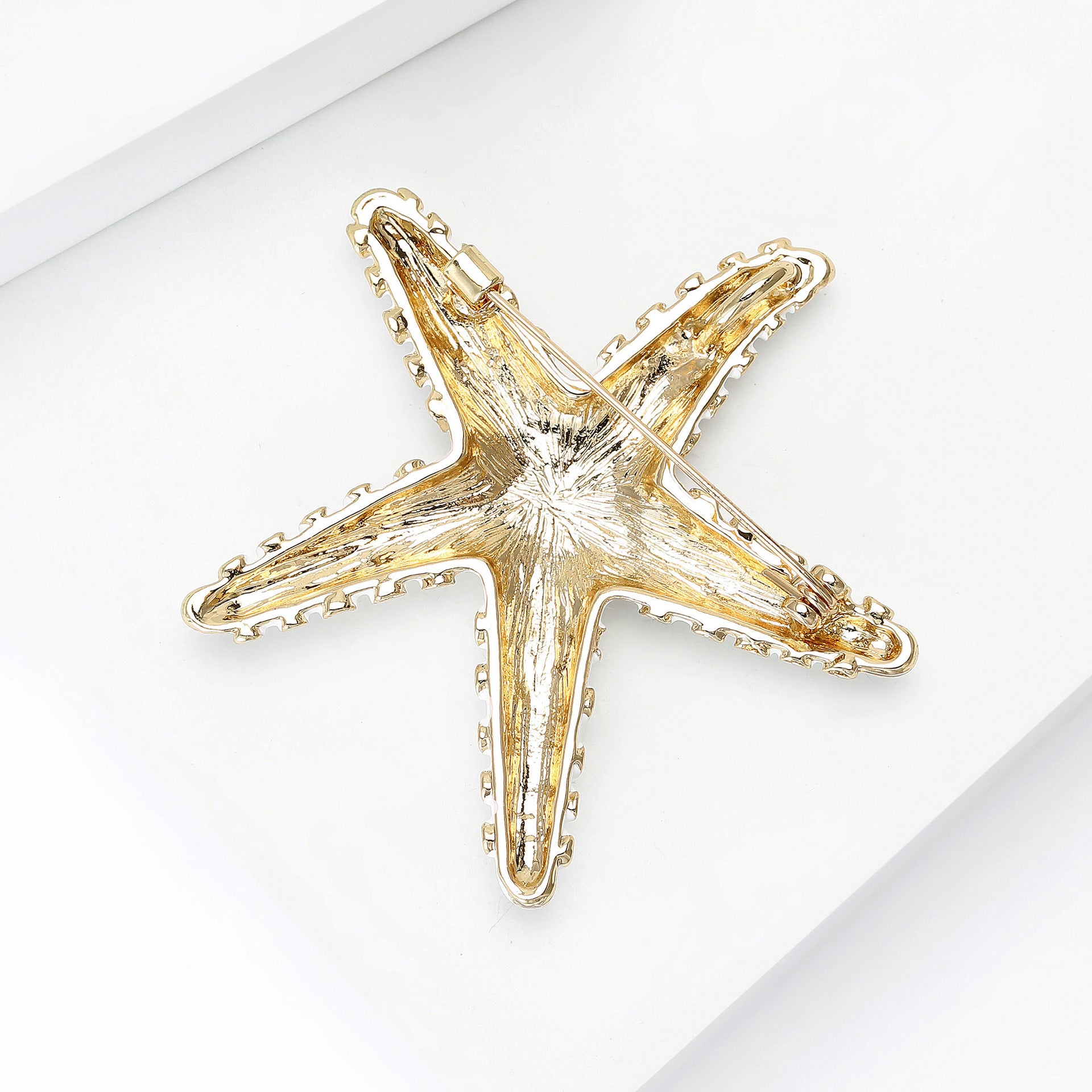Wholesale Gold Tone Alloy Starfish Brooch With Rhinestones Tropical Beach Style Fashion Accessory For Women