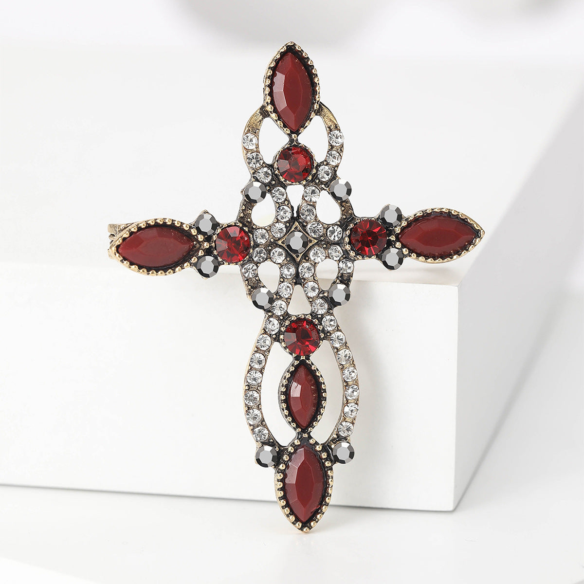 Wholesale Gold Retro Rhinestone Cross Brooch Trendy Coat Sweater Boutique Fashion Accessory