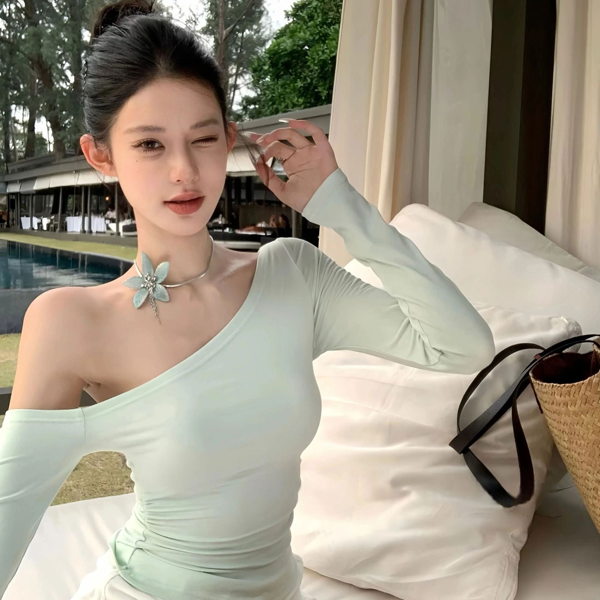 Wholesale Gradient glitter flower tassel necklace