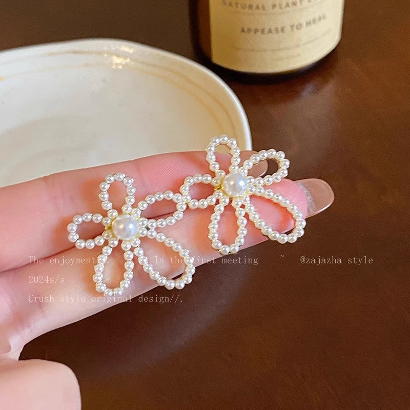 Wholesale  Retro Hollow Flower Earrings