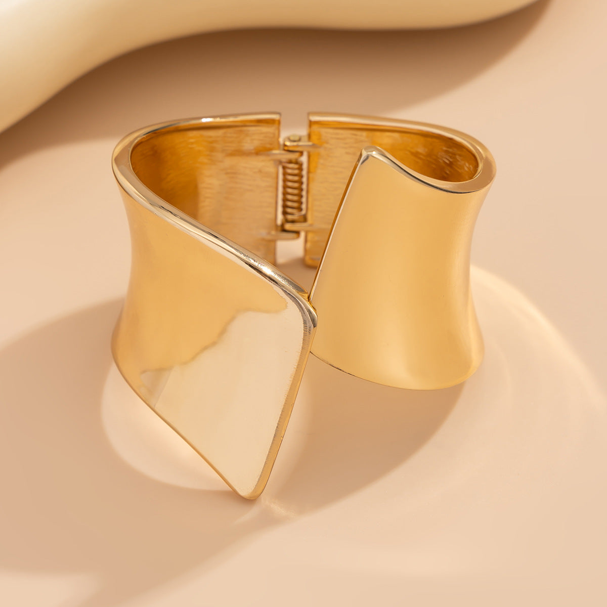 Wholesale Irregular opening simple cutting edge alloy bracelet set