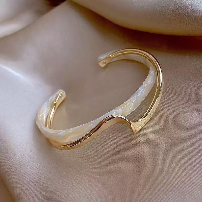 Wholesale Chic Double Layer Hollow Geometric Open Bangle Bracelet For Women Metal Jewelry Gift Boutique Resale