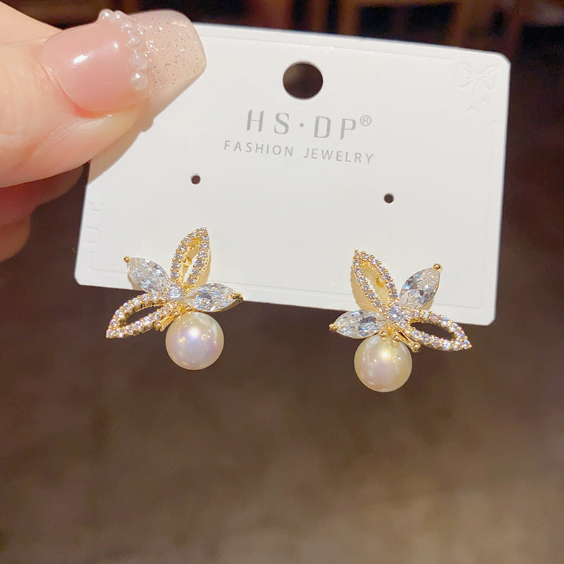 Wholesale Stylish Mabe Pearl and Zircon Flower Stud Earrings