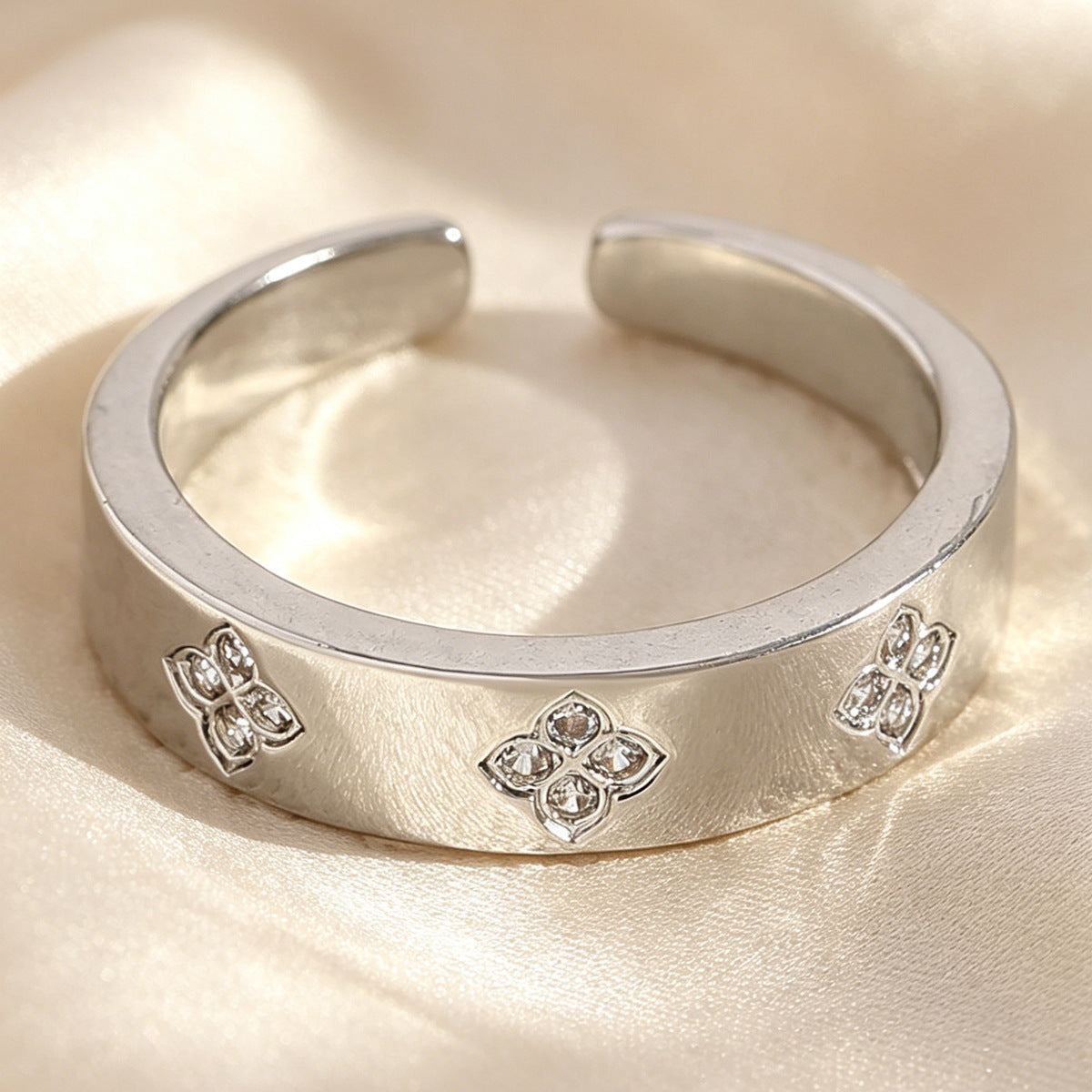 Wholesale Gold Plated Copper Floral Design Ring Fashion Accessory Gift Boutique