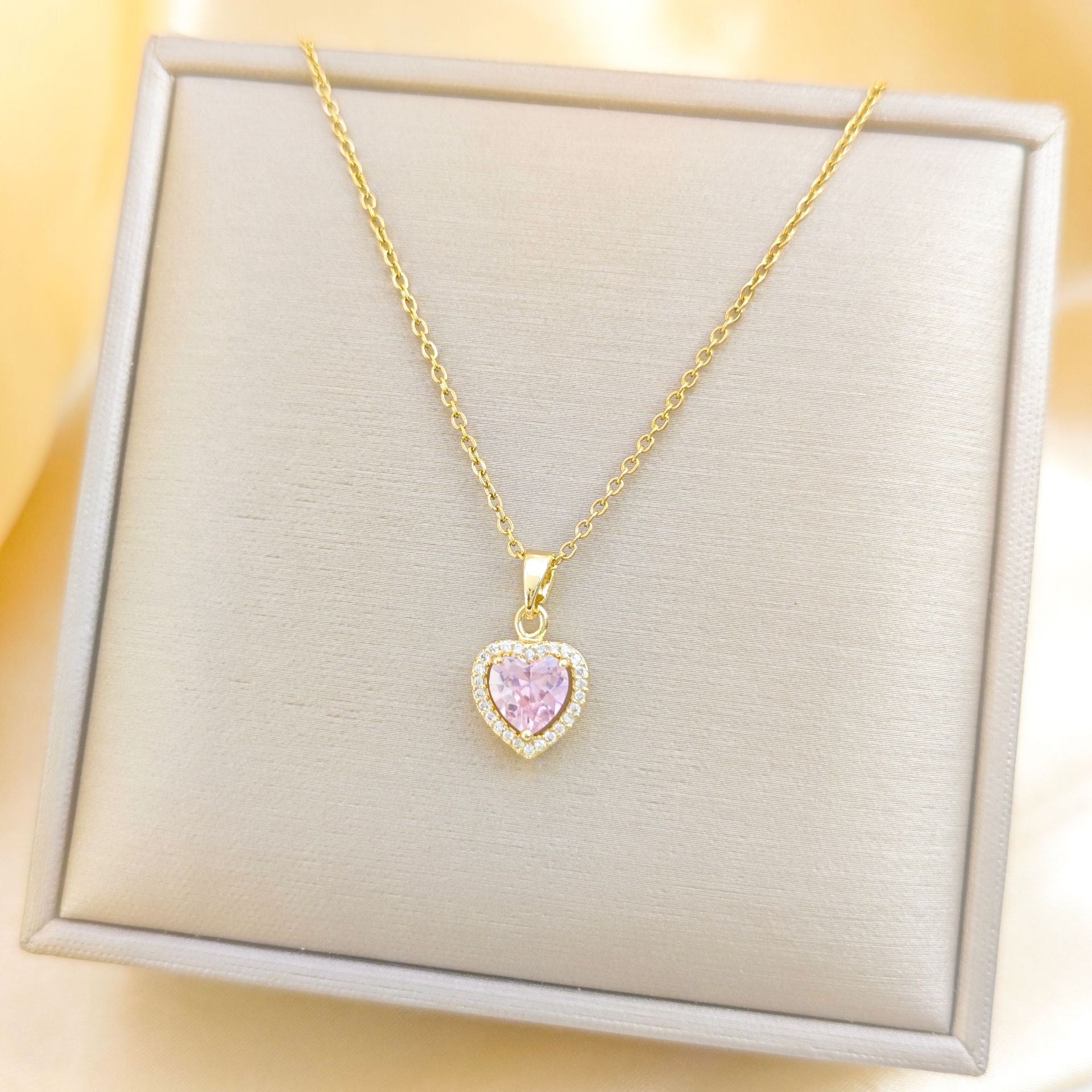 Wholesale Gold Plated Titanium Steel Love Necklace with Zircon Pendant Fashion Accessory