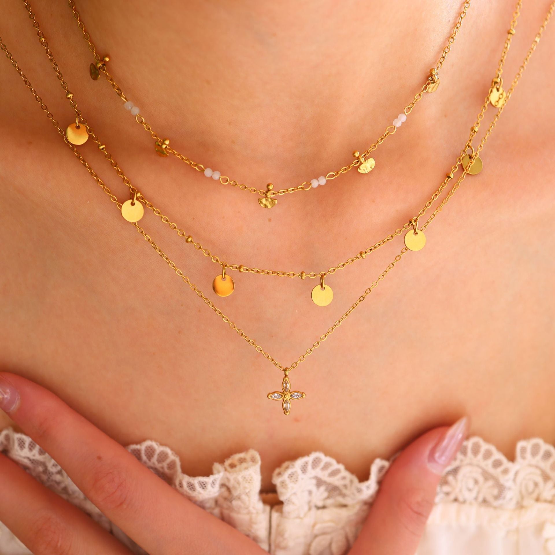 Wholesale retro style disc four-leaf clover pendant stainless steel does not fade necklaces