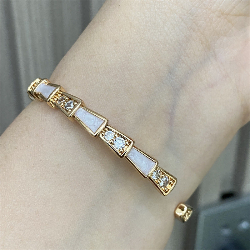 Wholesale Mother-of-Pearl Snake Design Open Bracelet,  Copper Electroplated,  Trendy Jewelry Accessory