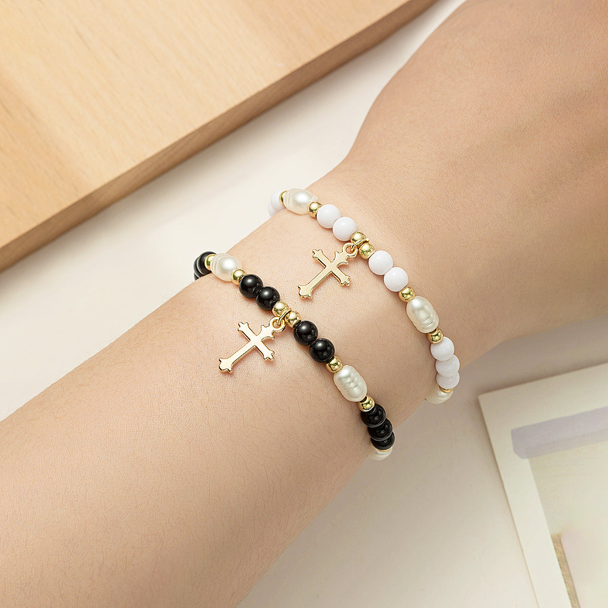 Wholesale Resin Man-made Pearl Cross Bracelet