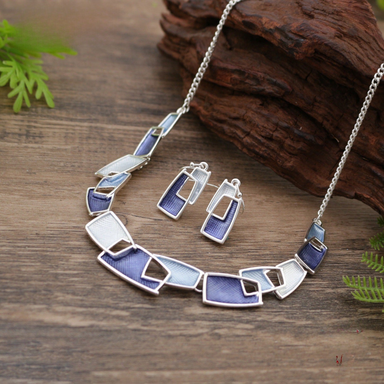 Wholesale Elegant Enamel Hollow out Geometric Ladies Necklace And Earring Set