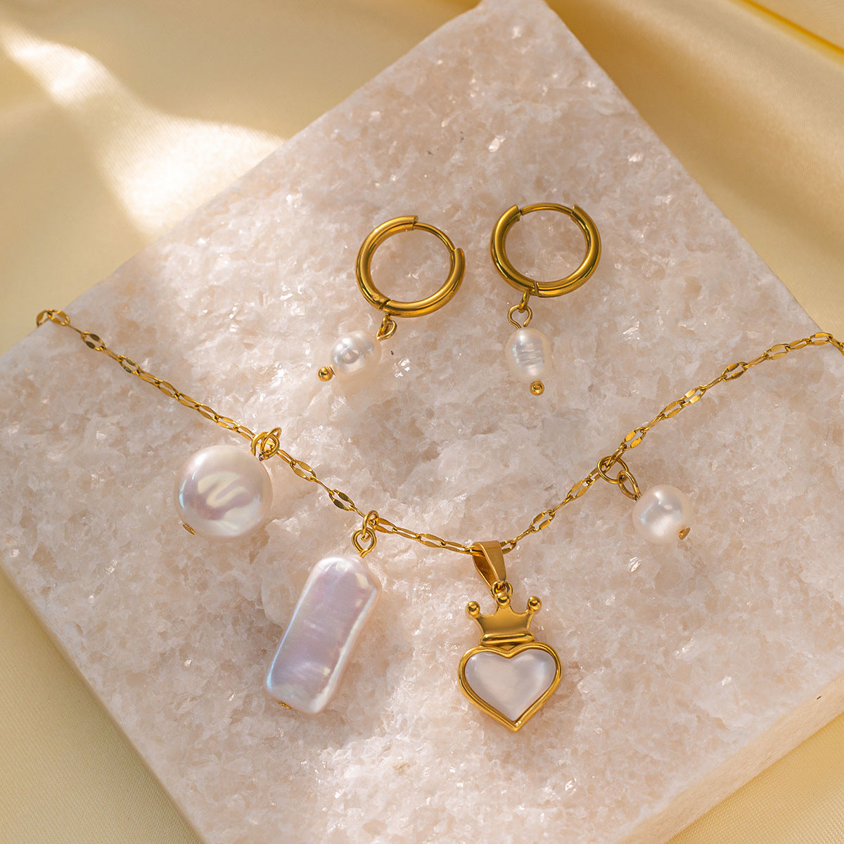 Wholesale Titanium steel freshwater beads love Fritillaria necklace