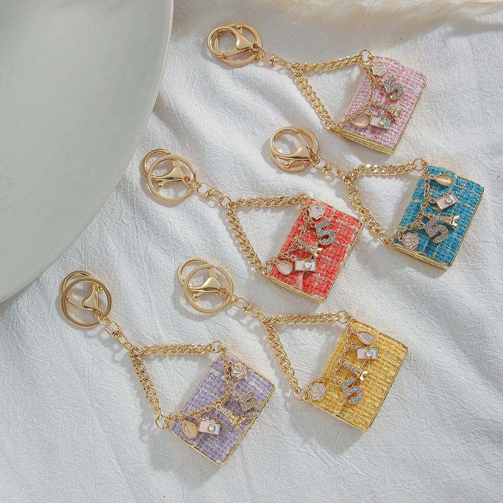 Small Gift Keychain Wholesale Creative small gift bag key chain small pendant metal key ch