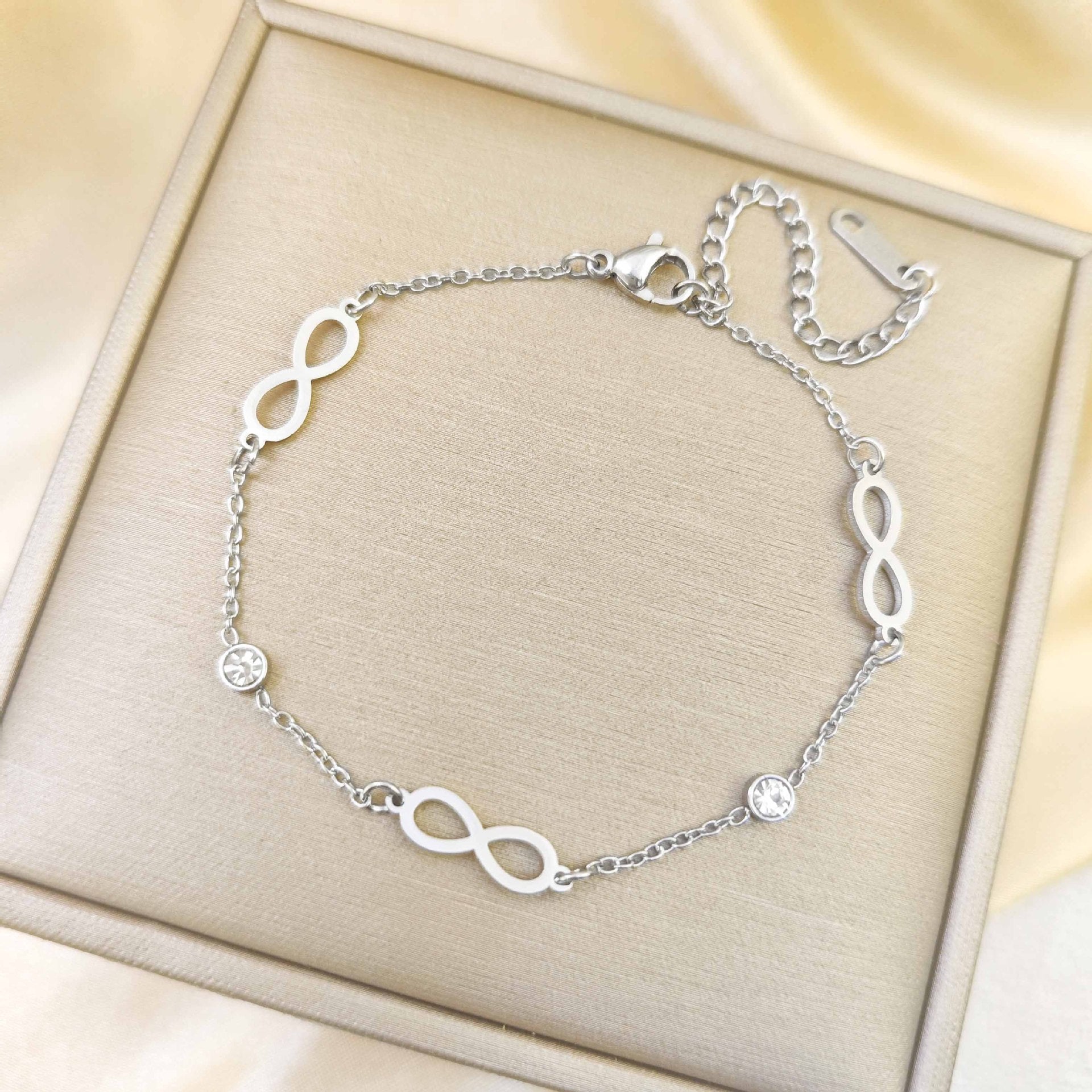 Wholesale Titanium Steel Infinite Love Figure Eight Bracelet Electroplated Finish Trendy Jewelry Accessory for Women