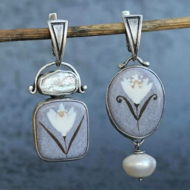 Wholesale Niche artistic enamel flower pendant,  antique silver square/ oval necklace,  natural pearl vintage collarbone design.