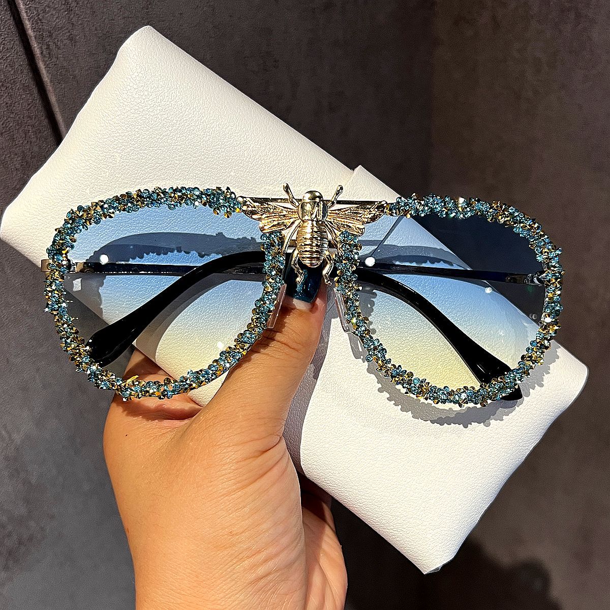 Wholesale Retro Bee Diamond Sunglasses - Trendy Fashion Accessory for Women,  Gift for Boutique Resale