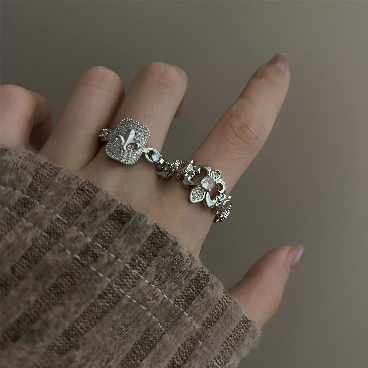 Wholesale Copper Open Ring with Hollow Flower Design,  Trendy Iris Style for Women,  Fashion Jewelry Accessory
