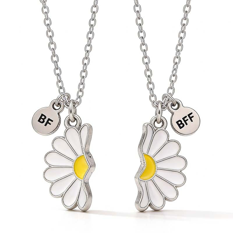 Wholesale Cartoon Heart BFF Magnetic Pendant Necklace For Women Stylish Gold Tone Zinc Alloy Boutique Resale Jewelry Accessory