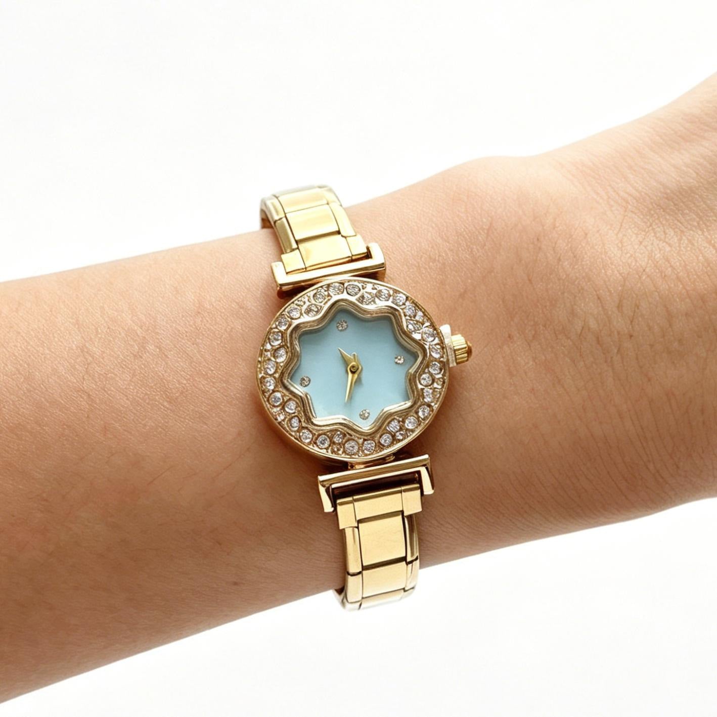 Wholesale Stainless Steel Modular Detachable Women' s Watch,  Flower Diamond Dial Quartz,  Fashion Accessory for Everyday Wear and Boutique Resale